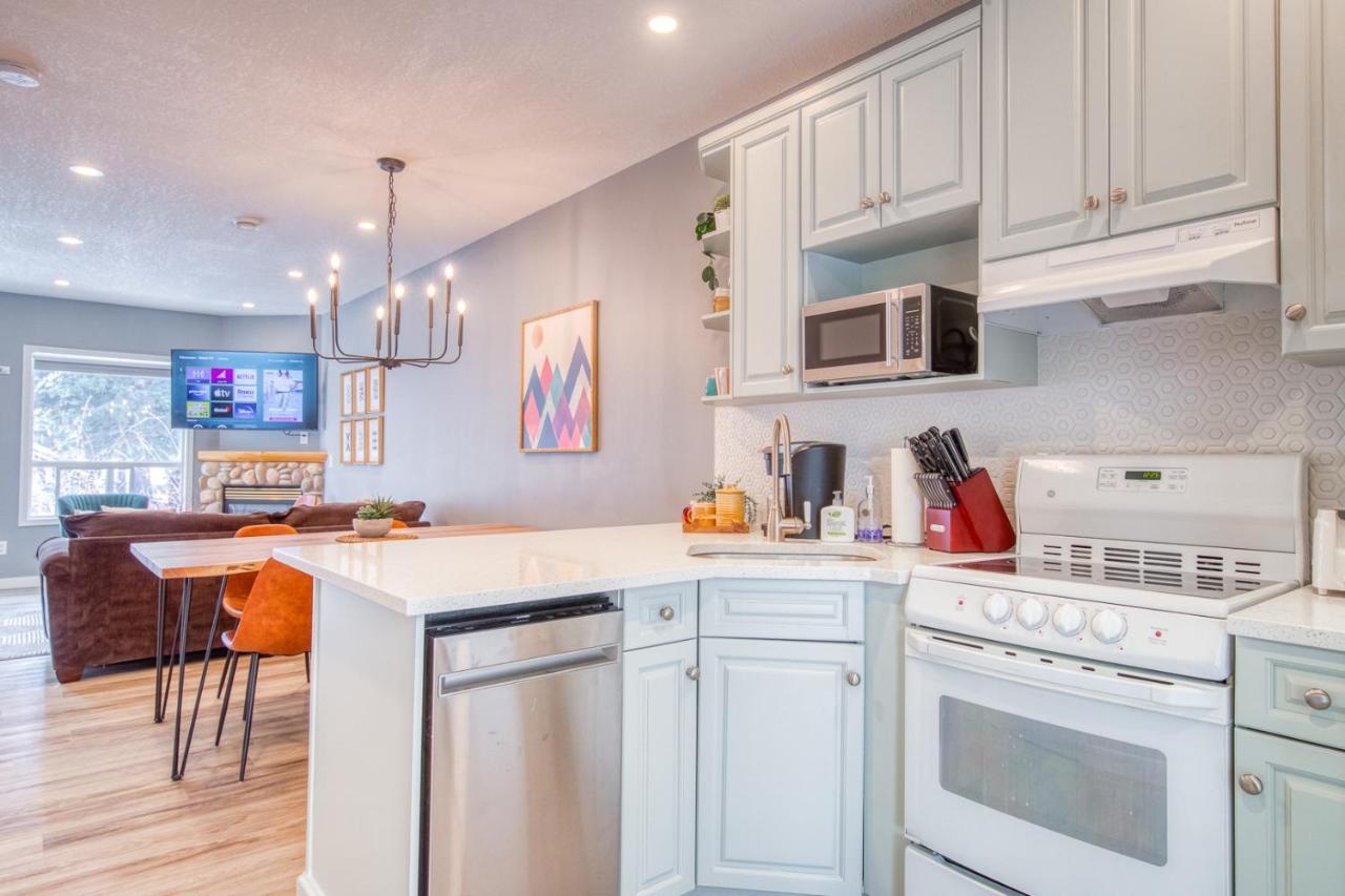 Beautiful Newly Reno 2Bdm 2 Bth Sleep Up To 6 Adults & Kids Mountain View Townhouse Suite Canmore Exterior foto
