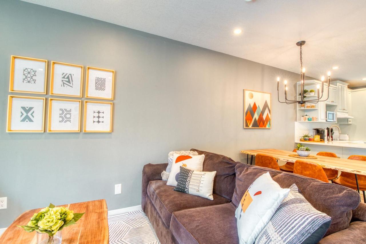 Beautiful Newly Reno 2Bdm 2 Bth Sleep Up To 6 Adults & Kids Mountain View Townhouse Suite Canmore Exterior foto