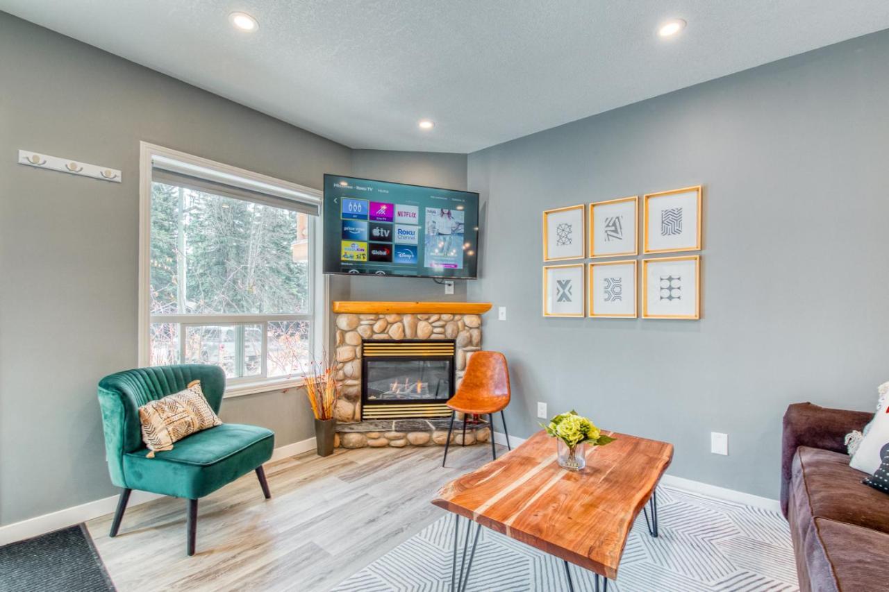Beautiful Newly Reno 2Bdm 2 Bth Sleep Up To 6 Adults & Kids Mountain View Townhouse Suite Canmore Exterior foto